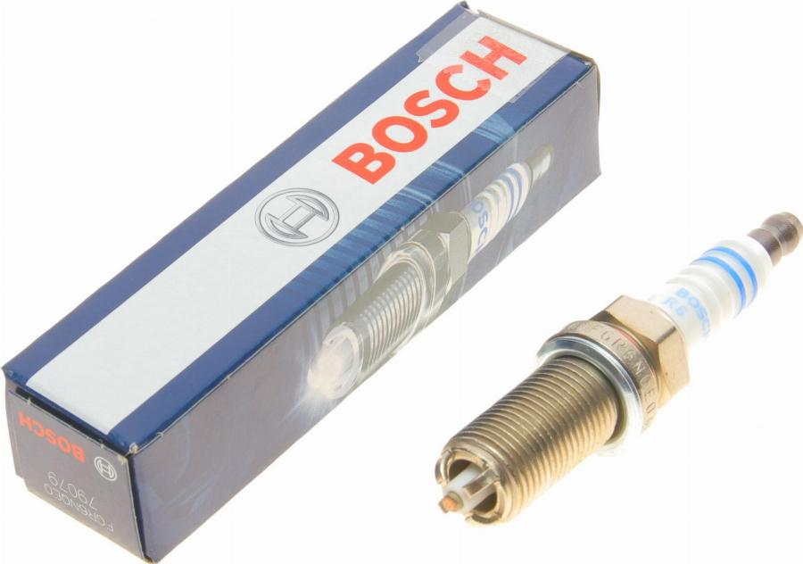 BOSCH 0 242 240 635 - Bujii aaoparts.ro