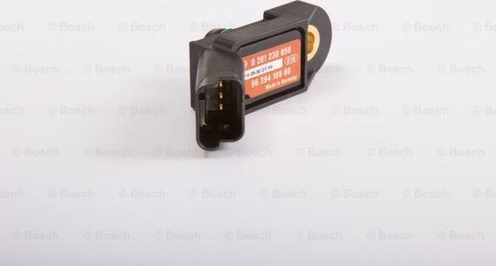 BOSCH 0 261 230 058 - Senzor, presiune galerie admisie aaoparts.ro