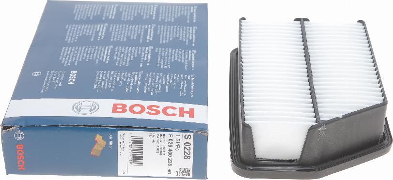 BOSCH F 026 400 228 - Filtru aer aaoparts.ro