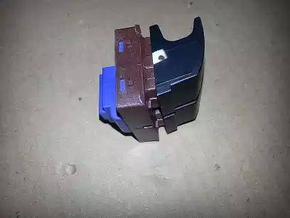 Bugiad BSP23796 - Comutator, fixare buson rezervor aaoparts.ro