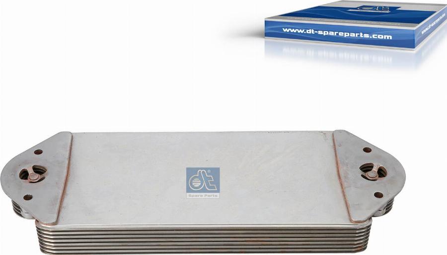DT Spare Parts 110391 - Radiator ulei, ulei motor aaoparts.ro