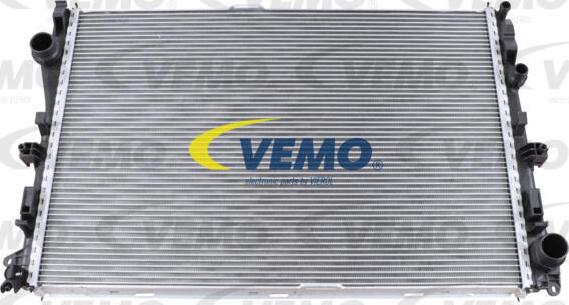 Vemo V30-60-1347 - Radiator, racire motor aaoparts.ro