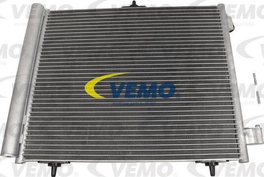 Vemo V22-62-0002 - Condensator, climatizare aaoparts.ro